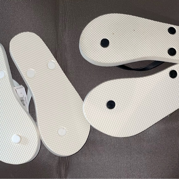 Girl old navy FlipFlops size 1-2 - Picture 2 of 5